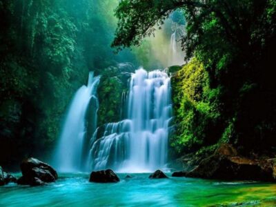 Cung Khảm Thuỷ thuộc mệnh Thuỷ , một trong 5 mệnh trong Ngũ hành 