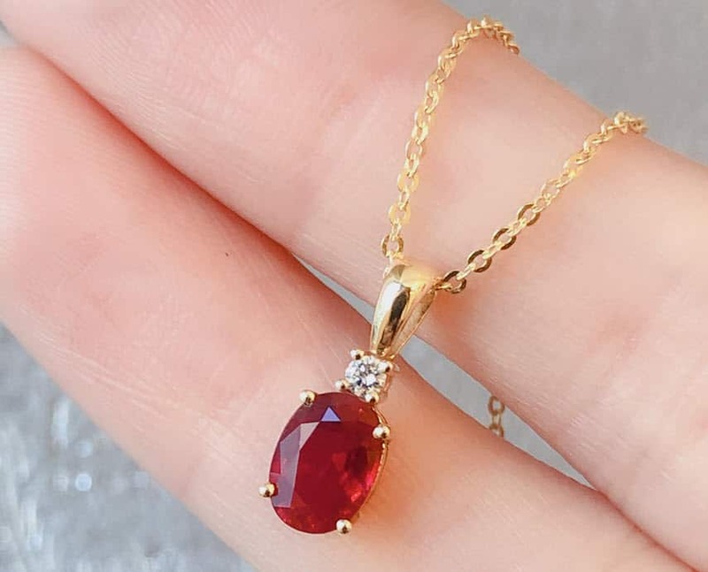 Mặt dây chuyền đá ruby mang lại ý nghĩa phong thủy cho người đeo