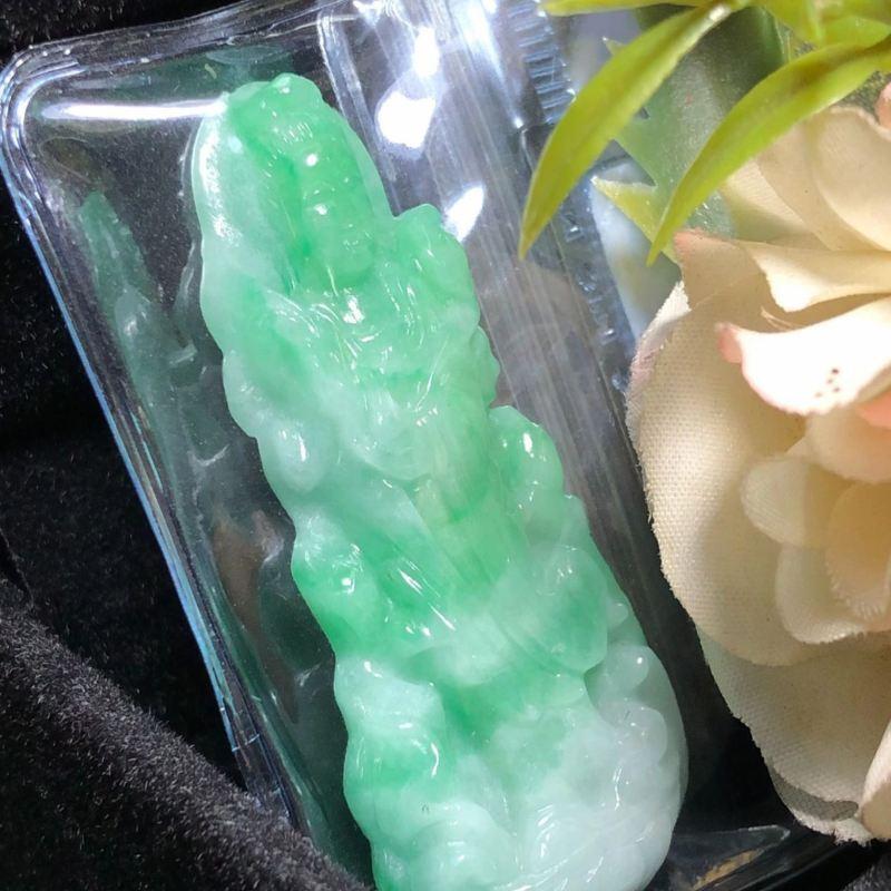Nên xem xét nguồn gốc của mặt dây chuyền đá cẩm thạch