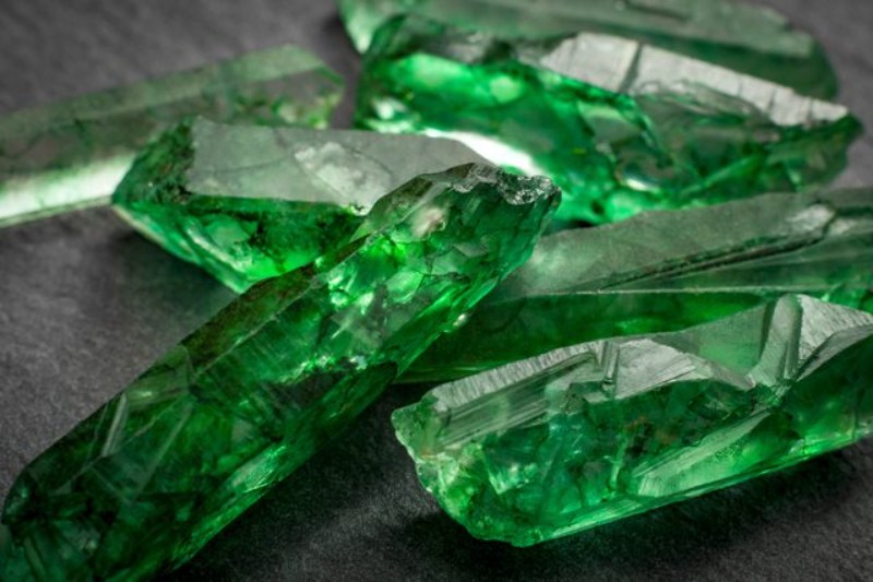 Đá Emerald (hay còn gọi là Ngọc lục bảo) thô