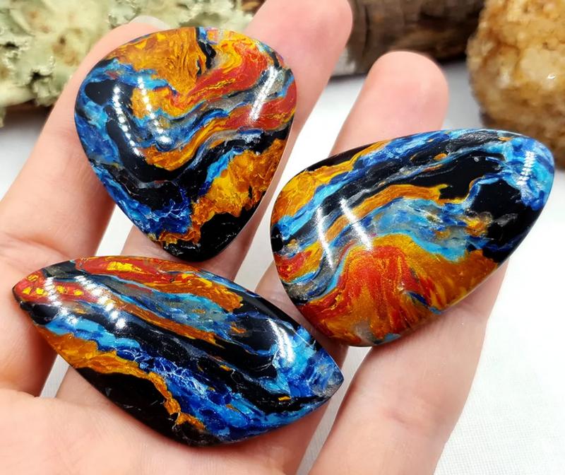 Trang sức từ đá giông bão hợp mệnh gì?