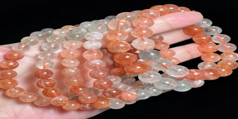 Hai mệnh phù hợp để sở hữu đá Sunstone là Hoả và Thổ