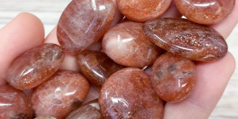 Ánh sáng của viên đá như ngon đèn trong đêm tối