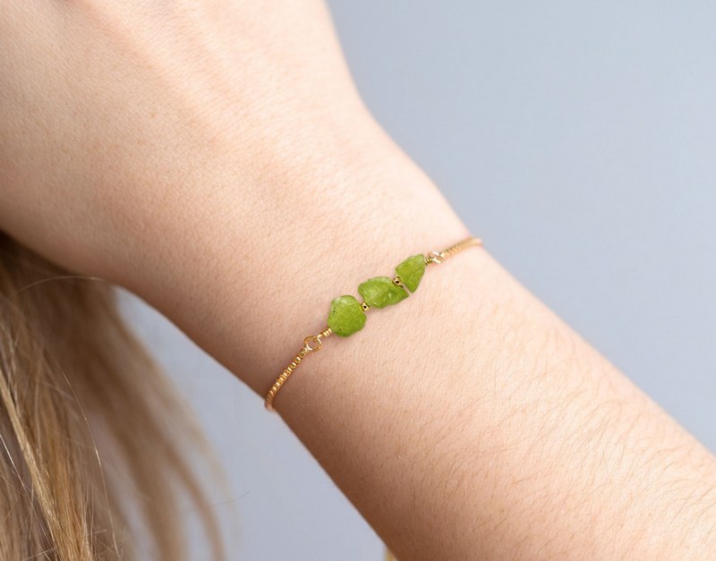 Cách bảo quản đá Peridot giữ được vẻ đẹp từ ánh xanh