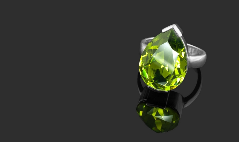 Đá Peridot hợp mệnh gì? Ai sẽ phù hợp với trang sức Peridot