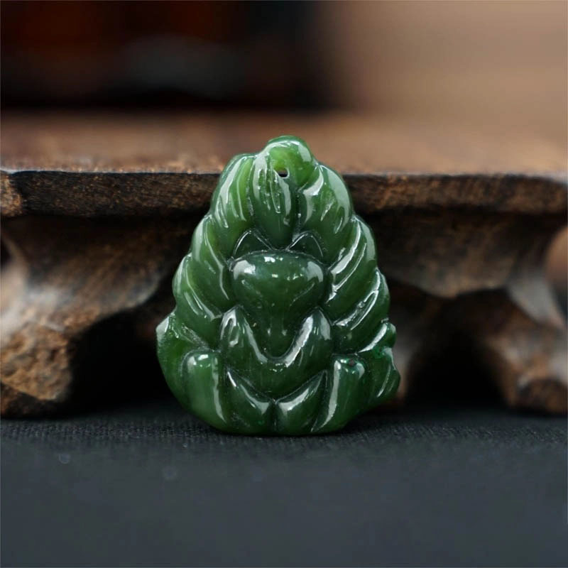 Mặt Cửu Vĩ Hồ sang trọng, quyền lực