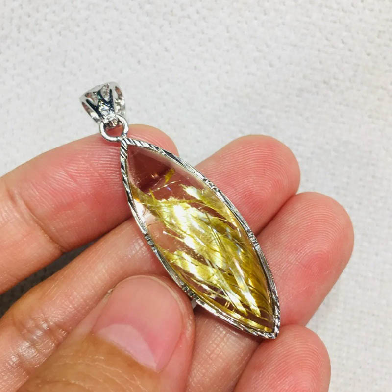 Mặt dây chuyền thạch anh là món trang sức giá trị