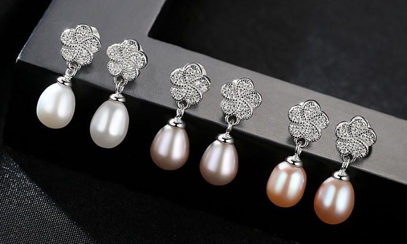 Người mệnh Kim hợp ngọc trai màu trắng, vàng, nâu