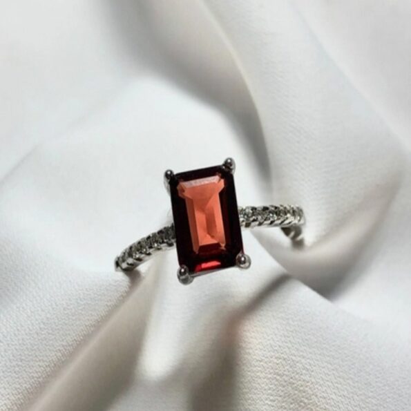 Nhẫn đá Garnet chữ nhật 6*8mm bạc 925