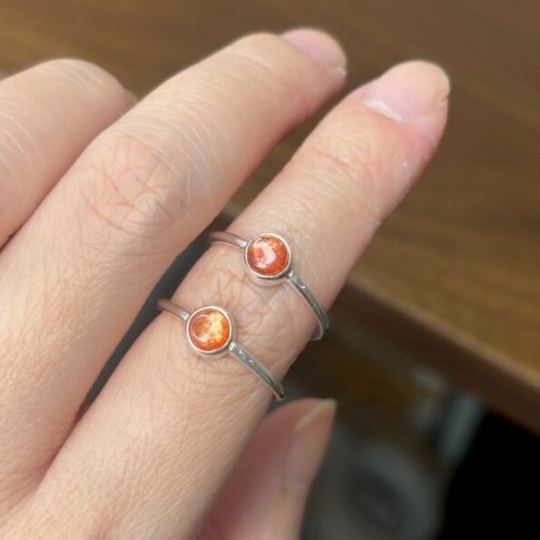 Nhẫn Đính Đá Sunstone Viền Bạc 925