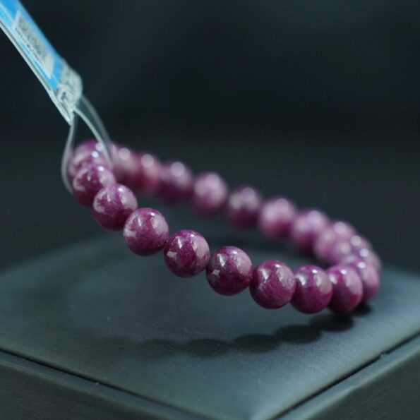 Vòng đá Ruby Nam Phi hồng đậm 8mm chuẩn 4A