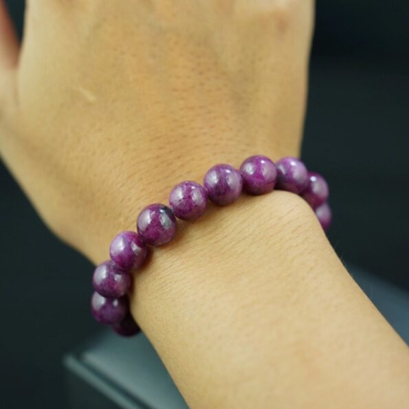 Vòng đá Ruby Nam Phi hồng đậm 9mm chuẩn 5A