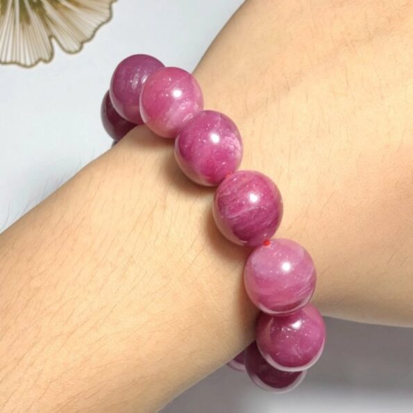 Vòng đá Ruby Thái hồng đậm trong 14mm