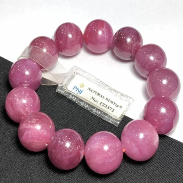 Vòng đá Ruby Thái hồng đậm trong 16mm
