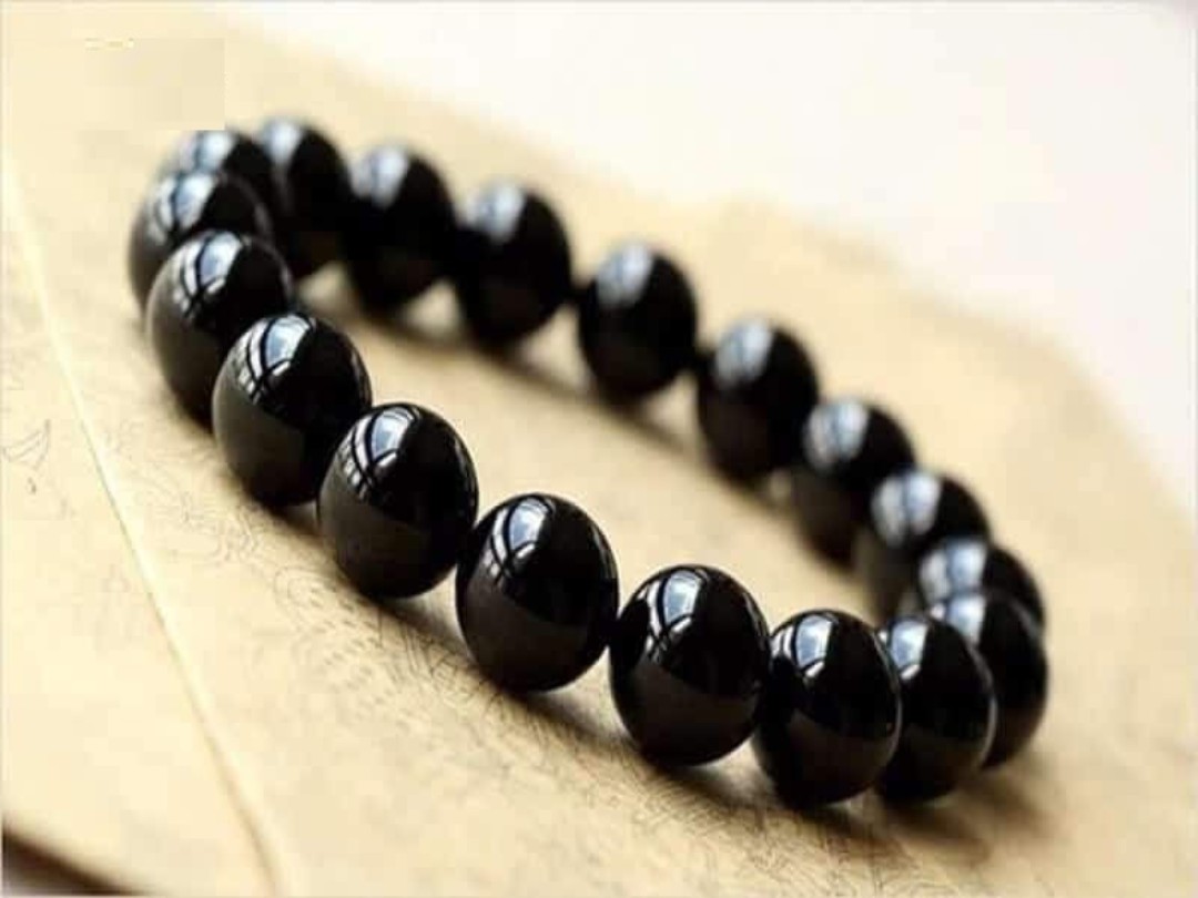 Đá mã não màu đen sẽ có tác dụng xua đuổi tà khí và năng lượng tiêu cực